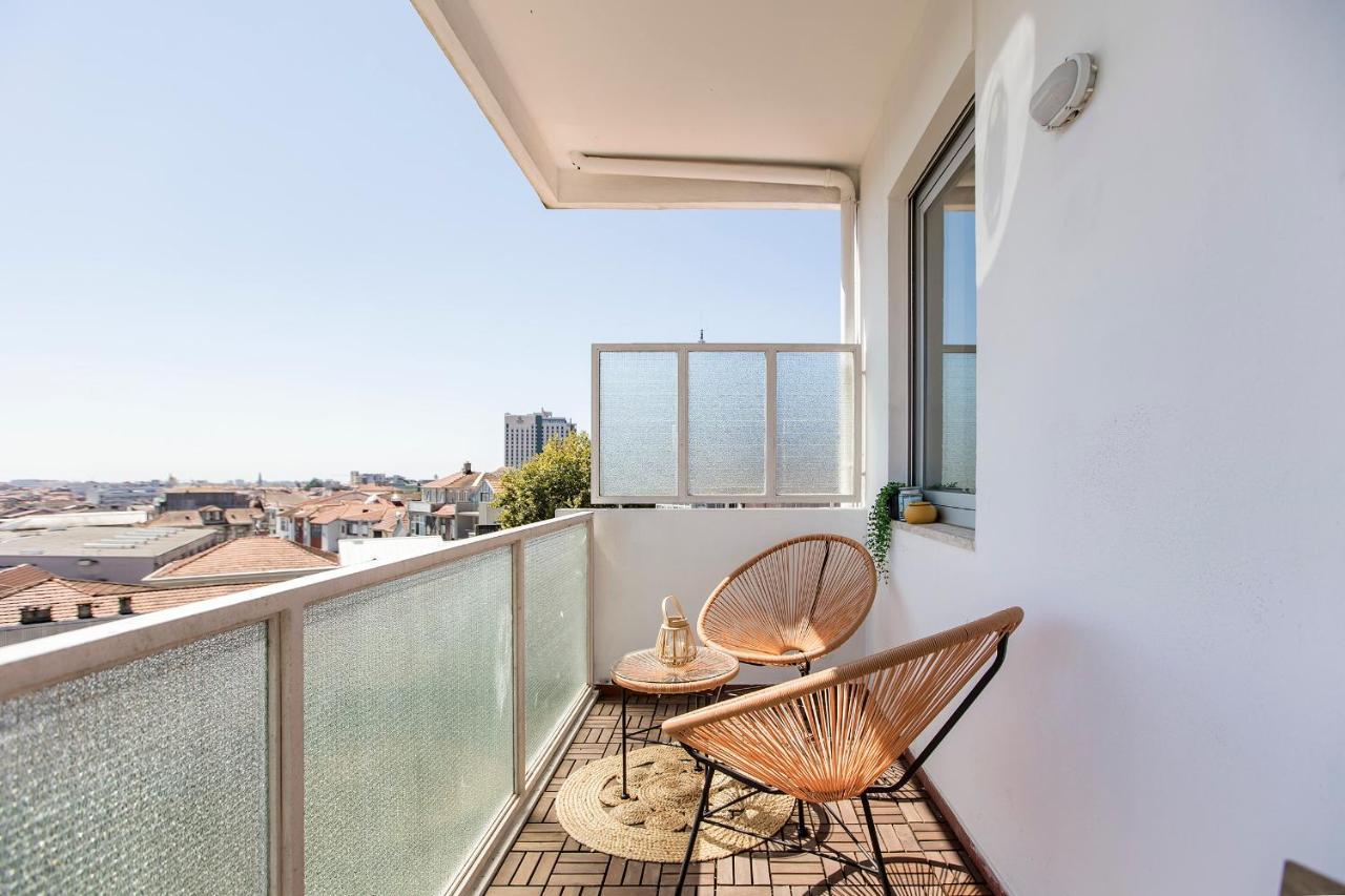Elegant Studio W/ Ac & Balcony By Lovelystay Porto Exterior foto