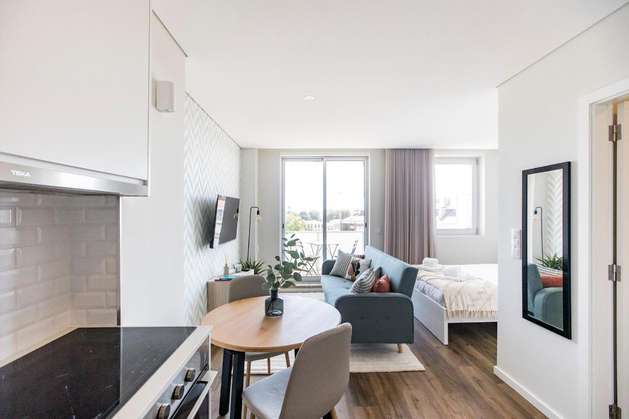 Elegant Studio W/ Ac & Balcony By Lovelystay Porto Exterior foto